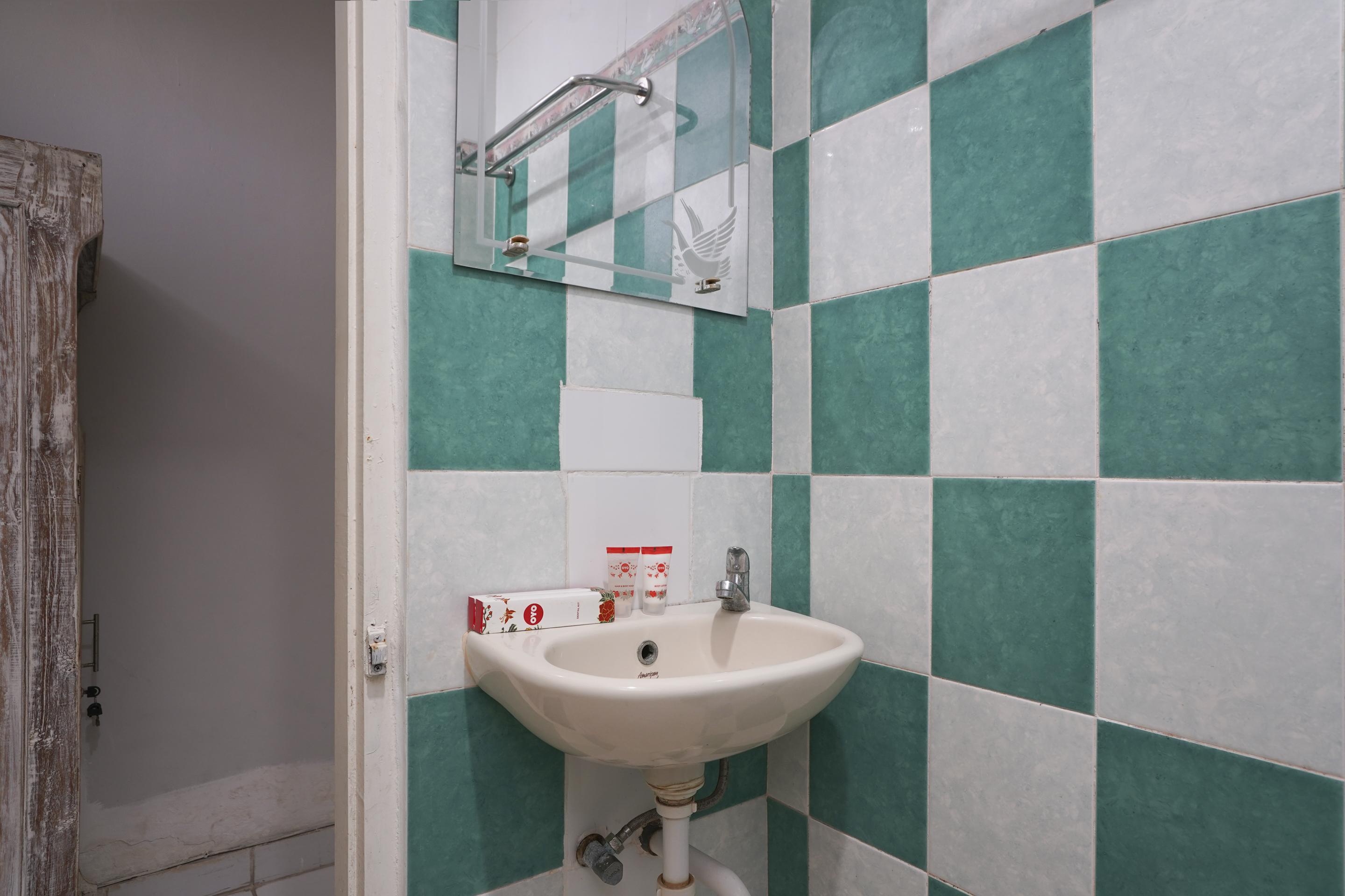 Oyo 1934 Sedana Inn Кута Екстер'єр фото